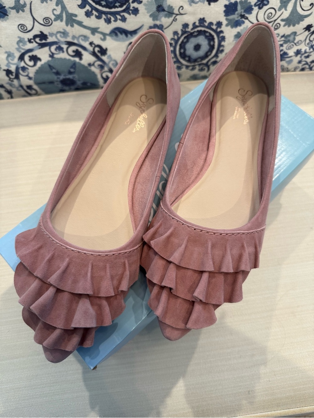 Seychelles Downstage Pink Suede Ruffle Pointed Toe Flats Size 9